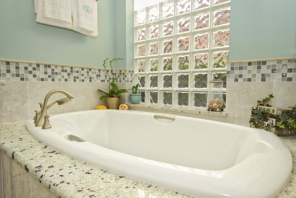 Large soaker tub with granite tub deck in sarasota