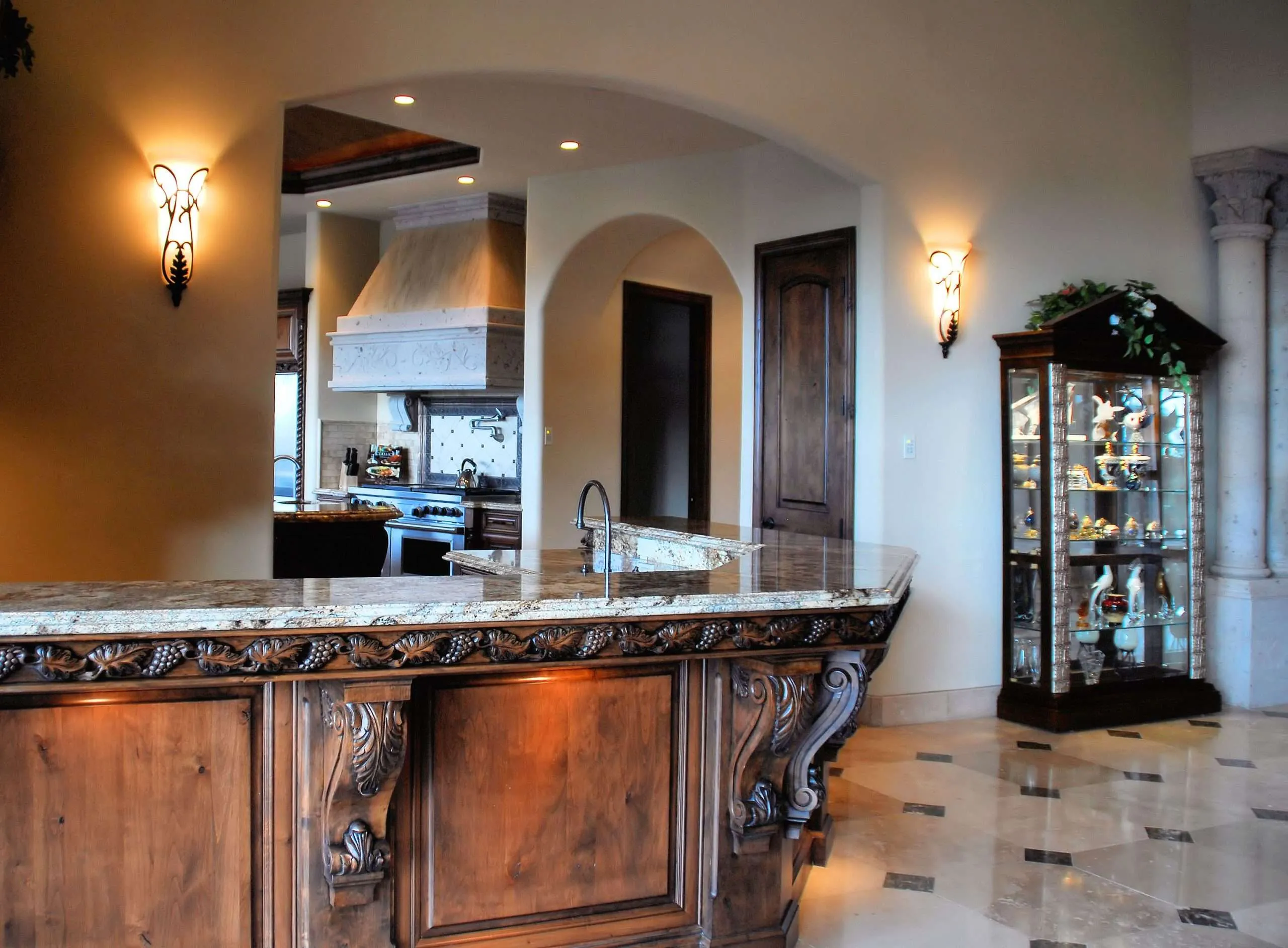 5 Things To Consider When Designing Your Sarasota Custom Home Bar