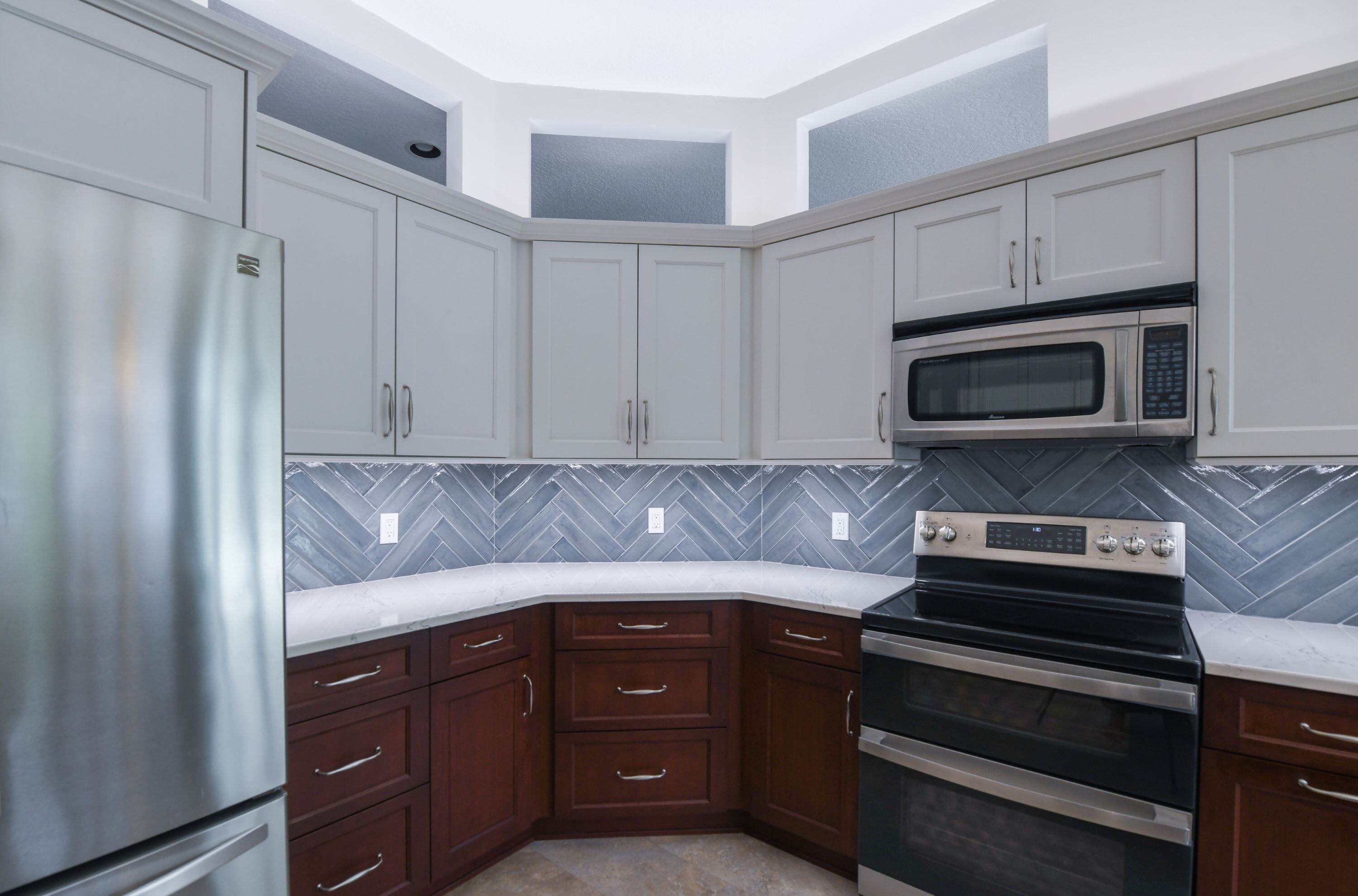 Neutral Kitchen Cabinets in Kitchen Remodel for Sarasota Homeowners